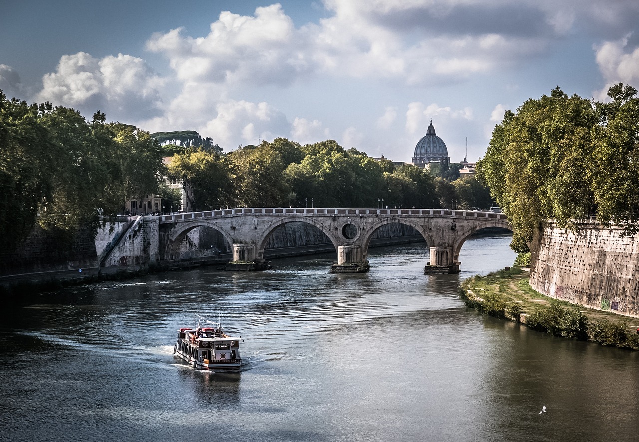 River, boat in Rome Italy